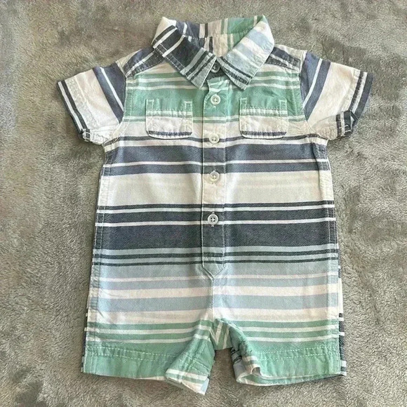 Old Navy - short sleeve shorts romper. Size 0 to  3 months - Picture 1 of 3